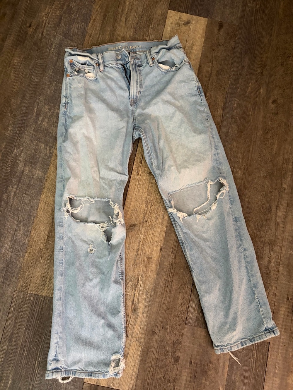 American Eagle Outfitters Light Blue Distressed Women’s Relaxed Jeans